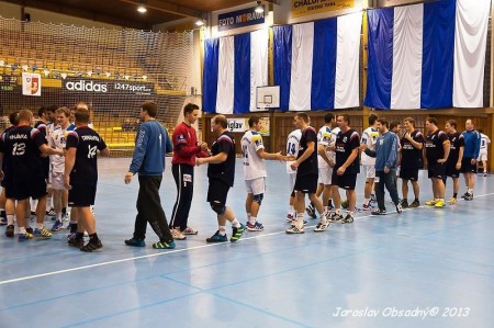Mnoho hráčů druholigové Trnávky, která by se dala hokejově nazvat farmou Kopřivnice, jsou zároveň bývalými hráči Kopřivnice a naopak.